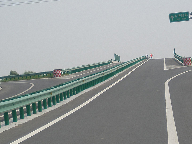 许昌高速公路护栏的材质与规格