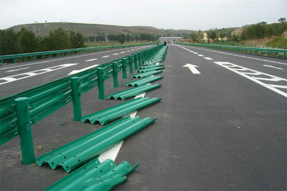许昌波形护栏的维护与管理确保道路安全的关键步骤